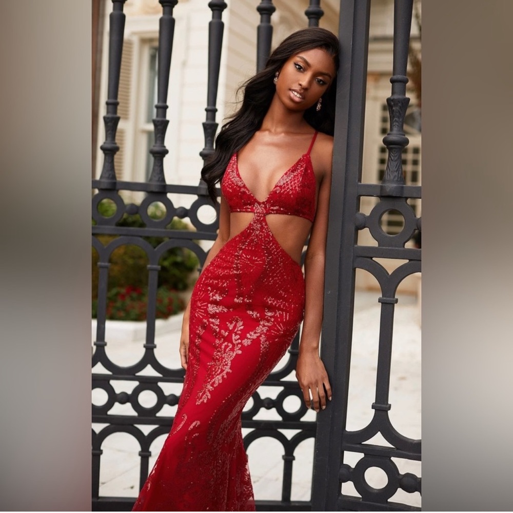 Custom red couture evening gown, sz4/sm Alamour the label .
